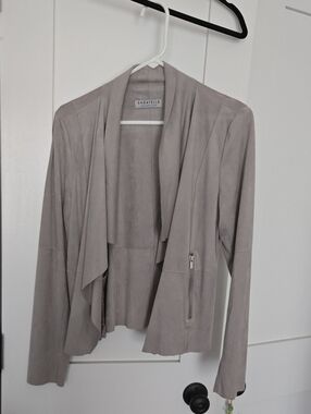 Bagatelle Women's Light Gray/Beige Draped Suede-Style Open Front Jacket. Size M.